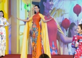 H'Hen Niê diện áo dài, trổ tài catwalk ở Thái Lan