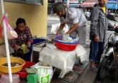 Hôn mê, tử vong vì ăn côn trùng