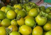 Giá thực phẩm ngày 8/10: Hồng giòn giảm 5.000 đồng/kg