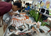Giá thực phẩm ngày 11/11: Đầu cá hồi giảm 24.000 đồng/kg