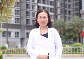 Bác sĩ chuyên khoa nhi hướng dẫn về tiêm phòng vắc-xin cho trẻ sơ sinh