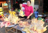 Giá thực phẩm ngày 15/10: Thịt gà giữ ổn định 