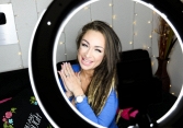 Nữ Youtuber kiếm tiền từ video kể chuyện trong tù