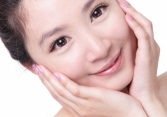 Đông sang, dưỡng ẩm làm sao để da mặt luôn “căng mướt, mịn màng”?