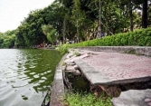 Hà Nội xem xét việc thay kè đá bằng kè bê tông quanh Hồ Gươm