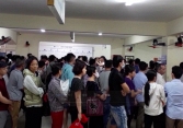 Cò mồi 'hoành hành' ngang nhiên tại cổng viện K: 'Công an bắt vào thì phạt 100 nghìn đồng rồi thả'