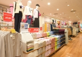 Uniqlo chính thức khai trương cửa hàng tại Việt Nam, nhiều sản phẩm khuyến mại giá hấp dẫn