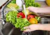 Có thể khử độc tố trên rau củ quả?