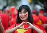 Sắc đỏ CĐV Việt Nam ngập tràn Manila trước trận chung kết Việt Nam - Indonesia ở SEA Games 30