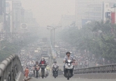 Lại khuyến cáo người dân hạn chế ra ngoài trời vì bụi mịn