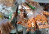 Thức ăn vặt lề đường: Mầm bệnh từ phụ gia, hóa chất