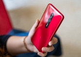 Smartphone lung linh sắc đỏ đón tết