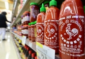 Tương ớt Sriracha của triệu phú Mỹ gốc Việt bị thu hồi ở Australia