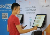 Người dùng Zalo có thể dùng tính năng của ZaloPay để chuyển tiền, lì xì nhóm