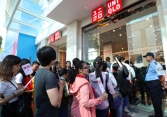 Uniqlo Hà Nội mở tại Vincom Phạm Ngọc Thạch
