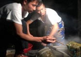 Những chiếc bánh chưng kỳ lạ giữa biển