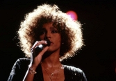 8 năm ngày mất của Whitney Houston - nghe lại Saving all my love for you