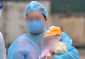 Cháu bé 3 tháng tuổi nhiễm virus covid-19 đã chính thức xuất viện