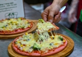 Món pizza thanh long độc và lạ giữa mùa dịch virus covid-19