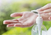 Dùng nước sát khuẩn tay cho trẻ cần lưu ý những gì?