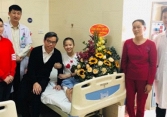 Việt Nam có ca phẫu thuật thay toàn bộ xương đùi bằng kim loại đầu tiên