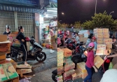 Dân gom trữ thực phẩm, mì ăn liền có dấu hiệu bị trục lợi
