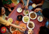Làm thế nào để phòng dịch Covid-19 khi ăn uống?