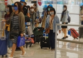 Singapore áp dụng đạo luật mới: Cố ý đứng cạnh nhau có thể bị đi tù