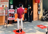 Quán cà phê ở Sài Gòn áp dụng mô hình ô vuông giữ khoảng cách phòng Covid-19