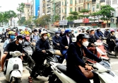 Ngày thứ 9 cách ly xã hội: Đường phố đông đúc trở lại như ngày bình thường