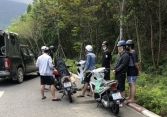 Hàng trăm 'phượt thủ' trốn chốt kiểm soát để đi cắm trại, tắm suối bất chấp cách ly xã hội