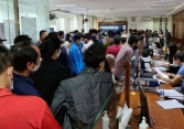 Chen nhau xin giấy phép xác nhận xe ra vào ở Hải Phòng