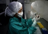 Nghiên cứu mới chỉ ra virus Covid-19 có thể đi xa 4m