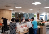 Thanh Hóa: Trường ĐH Hồng Đức phát gạo hỗ trợ những người gặp khó trong dịch Covid – 19