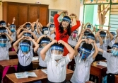 Thứ trưởng Bộ GD-ĐT: 'Không có tiêu chí nào nói phải đeo mặt nạ chống giọt bắn'