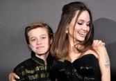 Con gái ruột của Angelina Jolie và Brad Pitt trở thành thần tượng trẻ nhất của cộng đồng LGBT 
