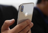 Những chiếc iPhone bị nhóm bạo loạn đánh cắp ở Apple Store sẽ không sử dụng được?