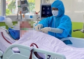 Bệnh nhân 91 tiếp tục hồi phục kỳ diệu, có thể ngồi dậy và tự viết vào bảng