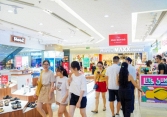 Khai màn Lễ hội mua sắm Đỏ, khách hàng đổ xô tới Vincom “săn sale” 