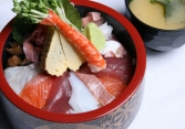 Lạ miệng với cơm thố thập cẩm Chirashi