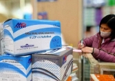 Dịch bùng phát, giá khẩu trang y tế tăng lên 200.000/hộp