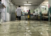 Mưa lớn khiến bệnh viện, trạm biến áp ngập sâu