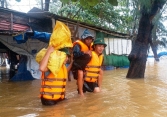 Bộ Quốc phòng đưa quân cùng khí tài đặc chủng vào Huế để hỗ trợ người dân vùng lũ bị cô lập