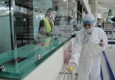 Virus SARS-CoV-2 có khả năng tồn tại tối đa 28 ngày trên bề mặt điện thoại hay tiền giấy