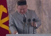 Lãnh đạo Triều Tiên Kim Jong-un khóc xin lỗi nhân dân