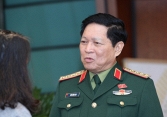 Bộ trưởng Bộ quốc phòng: Quân đội đã sẵn sàng trực thăng để cứu trợ miền Trung khi cần thiết