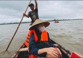Luật sư khẳng định việc làm từ thiện của ca sĩ Thủy Tiên hoàn toàn đúng luật
