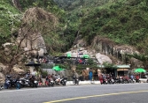 Quán cà phê không phép ngang nhiên hoạt động trên đèo Hải Vân