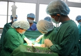 Mổ đẻ thành công cho sản phụ mắc ung thư vòm mũi họng khi đang mang thai, cứu sống cả mẹ lẫn con