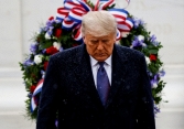 Tổng thống Trump lần đầu xuất hiện trước công chúng sau khi thất cử